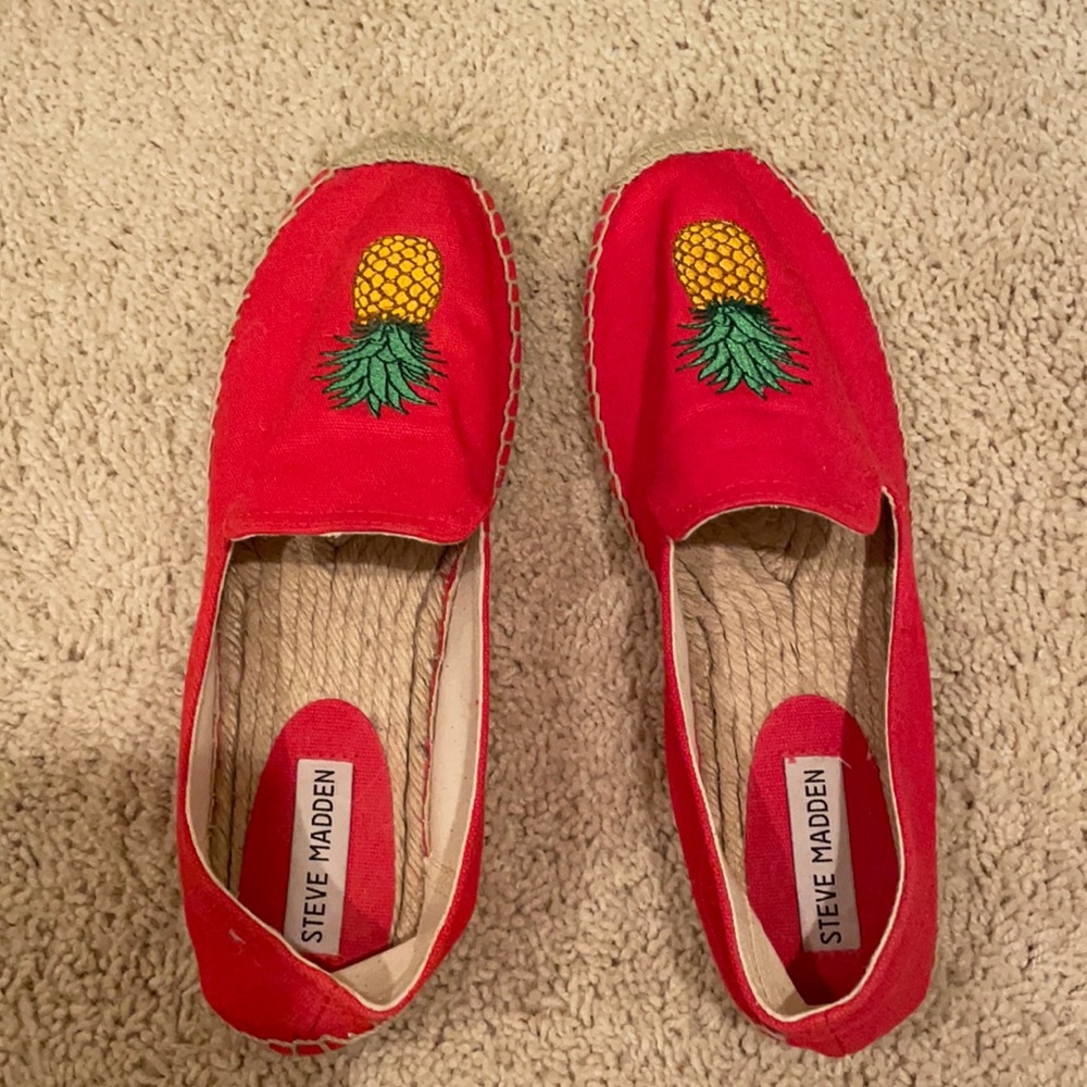 Steve Madden Red Pineapple Espedrilles 9